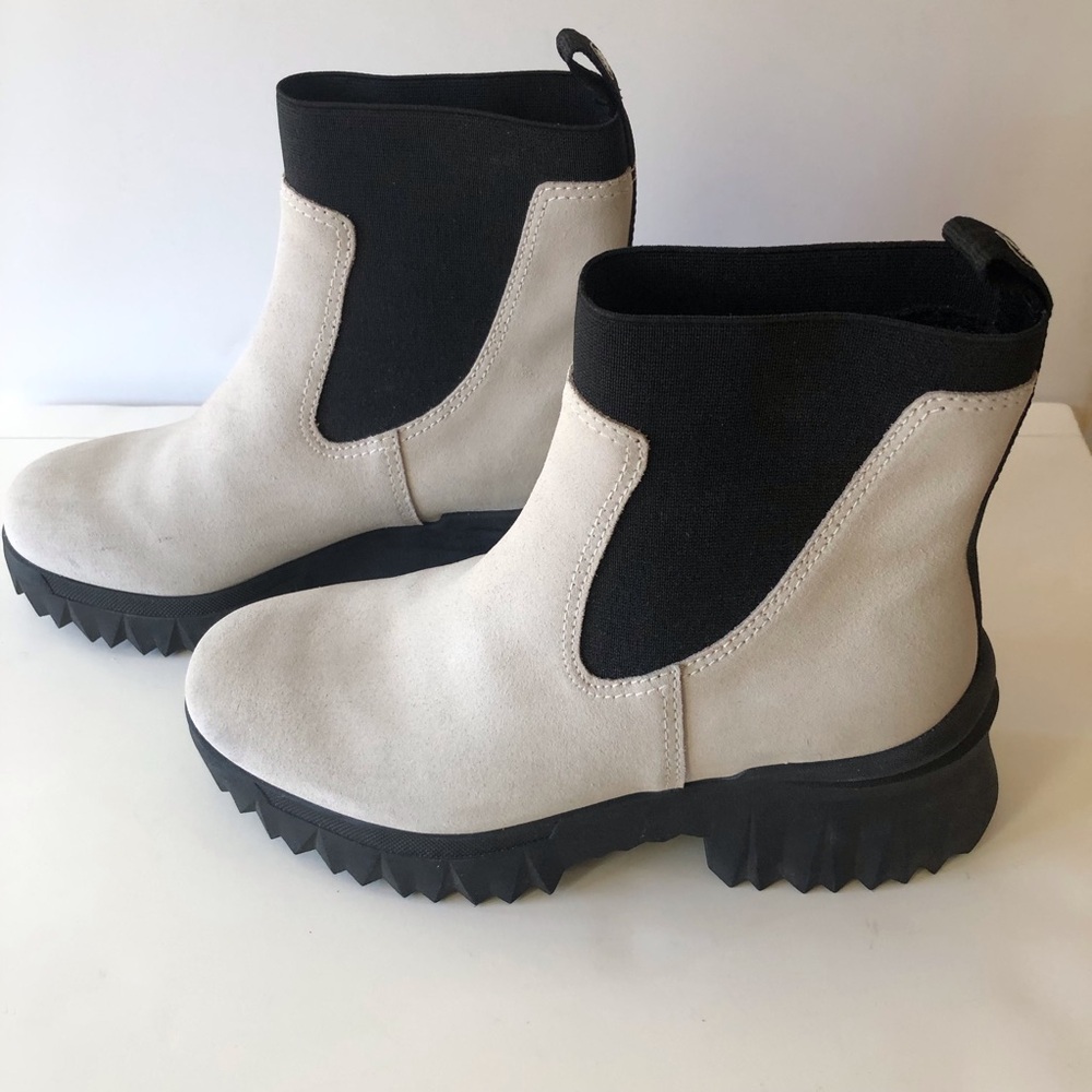 NURTURE REBALANCE Size 6 Women’s boot-Fog White-Suede-New #Cabincore #Fall